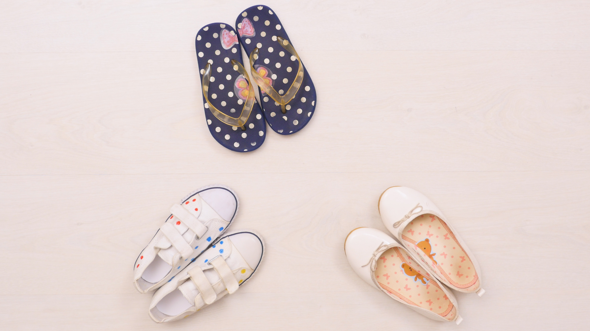 Teaching Your Child to Put Shoes on the Right Feet: Clever Hacks and Tips for Parents